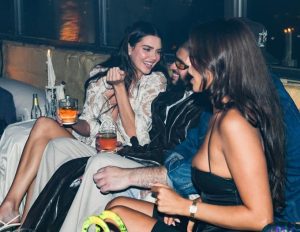 En febrero de este año, el ``concejo malo´´, fue captado junto a su ex novia Kendall Jenner, en una fiesta posterior a un importante evento de modas, donde llegaron juntos. 