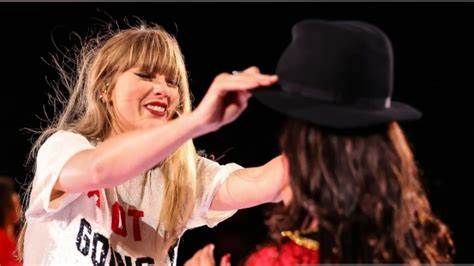 Fan subasta sombrero de Taylor Swift