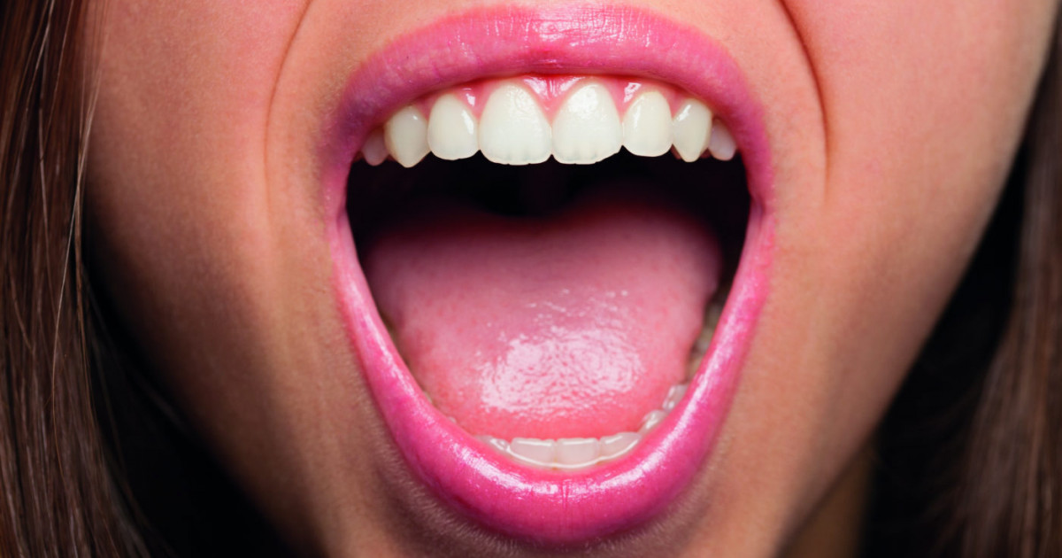 Extrajeron 150 gusanos de la boca