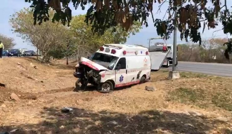 Se accidenta ambulancia de Conkal 3 lesionados