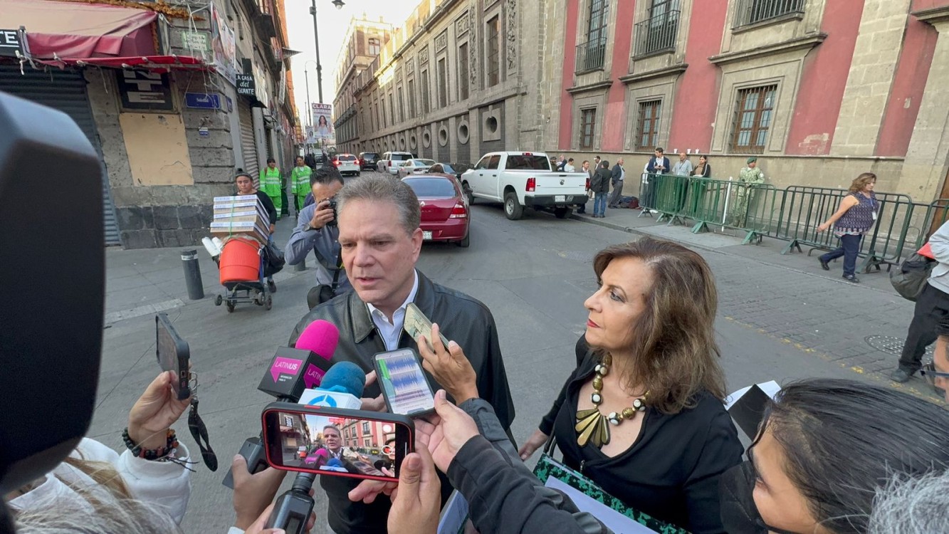 Denuncian Enriquecimiento Ilícito de Candidata a la Gubernatura de Veracruz en las Puertas de Palacio Nacional