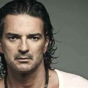 Arjona regresa a la música con un nuevo álbum impresionante