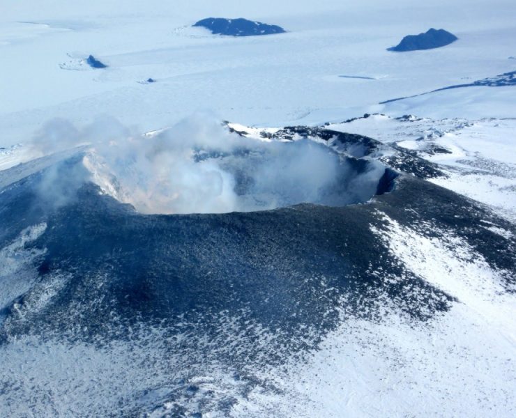 Volcanes en la Antártida podrían hacer erupción gracias al deshielo