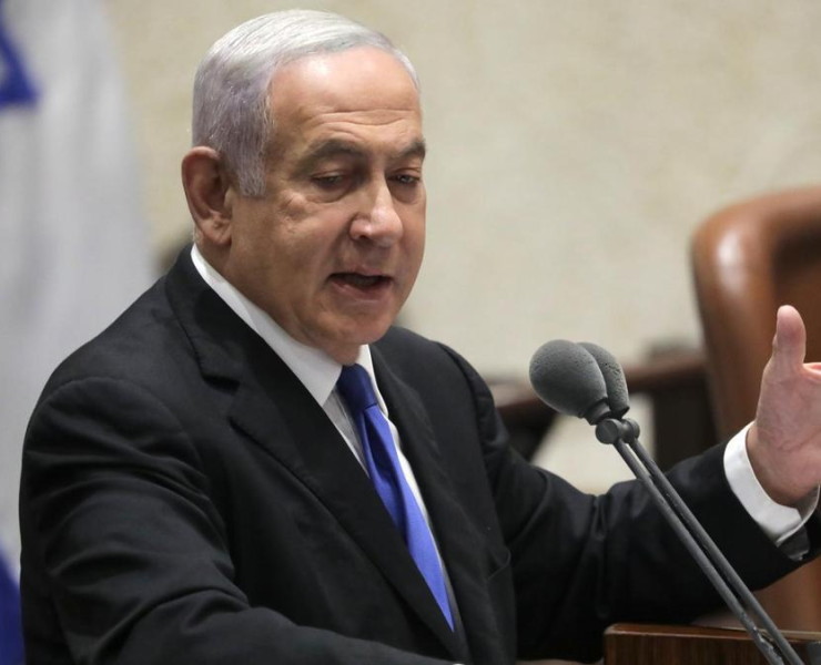 Netanyahu retrasa la aprobación del alto al fuego en Palestina, generando tensión internacional y protestas internas en Israel.