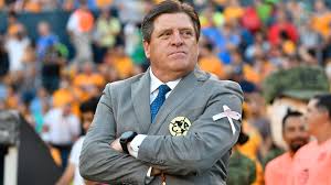 Con su amplia experiencia en la Liga MX y en la Selección Mexicana, Miguel Herrera toma las riendas de Costa Rica en busca de nuevos éxitos en el fútbol mundial.