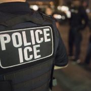 Trump despide al directo de ICE por "ser lento" y no deportar