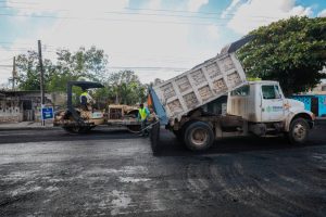 Nuevas herramientas de trabajo en Mérida optimizan la repavimentación de calles, agilizando las mejoras en la ciudad.