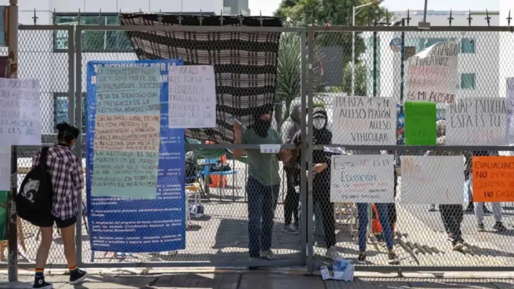 Estudiantes de la BUAP